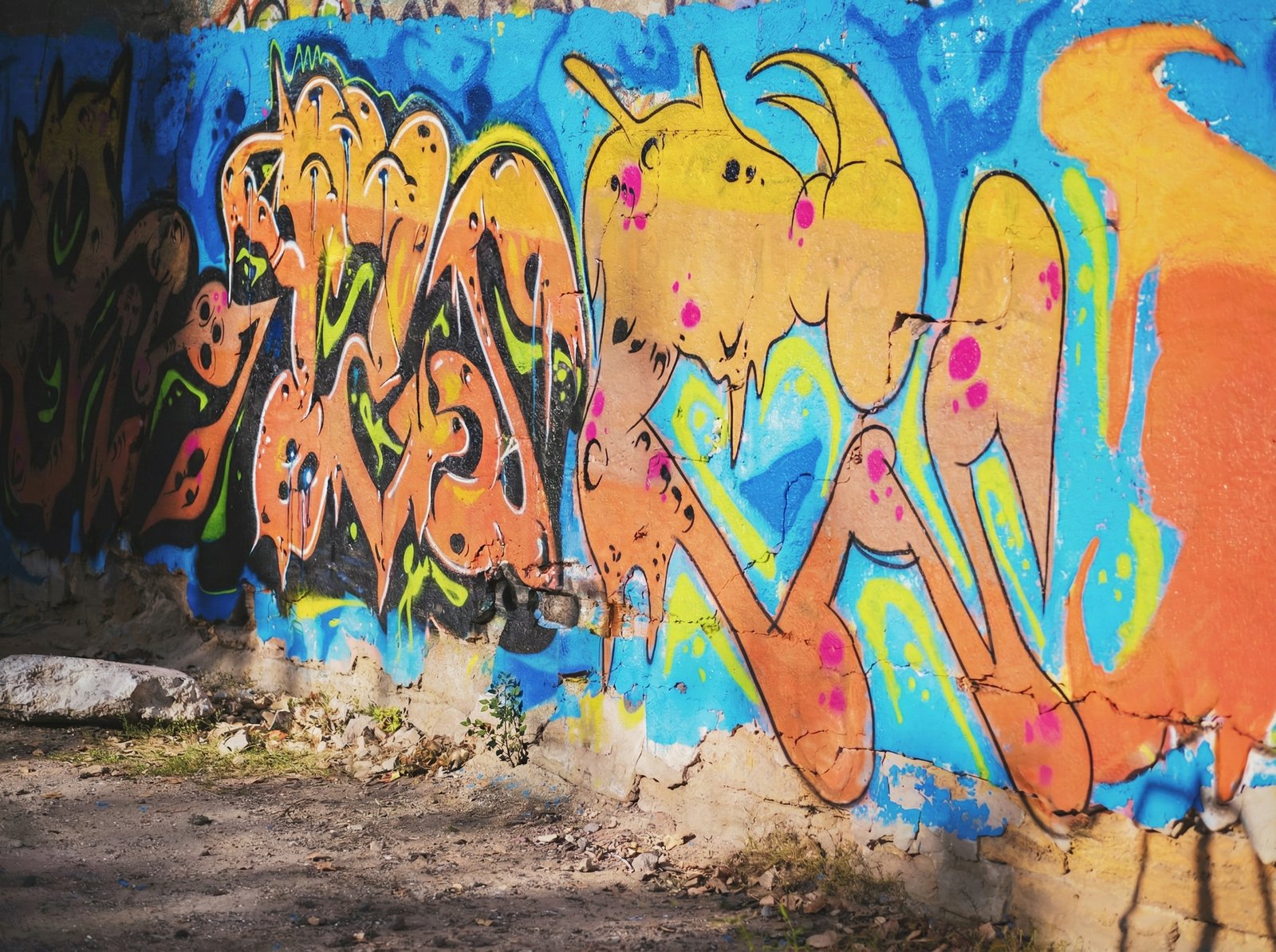 Wand mit Graffiti